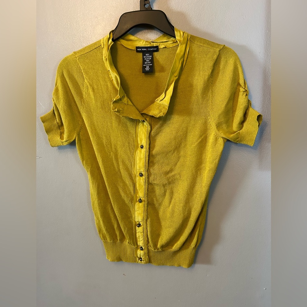 New York & Co shirt - chartreuse lightweight short sleeve button front silk trim